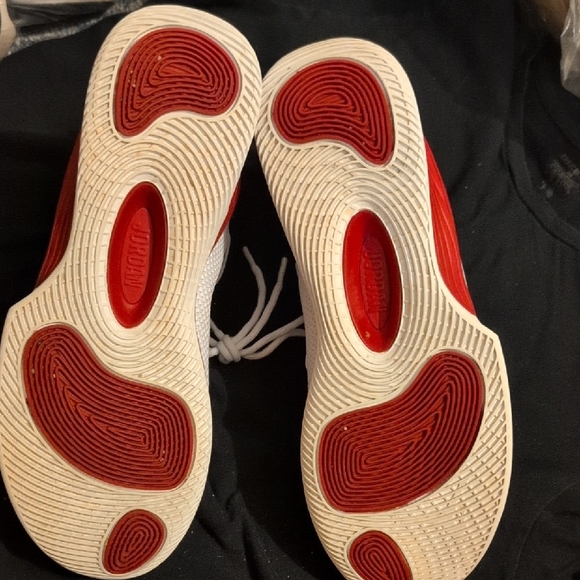 Jordan Athletic Shoes Red and White - Picture 6 of 8